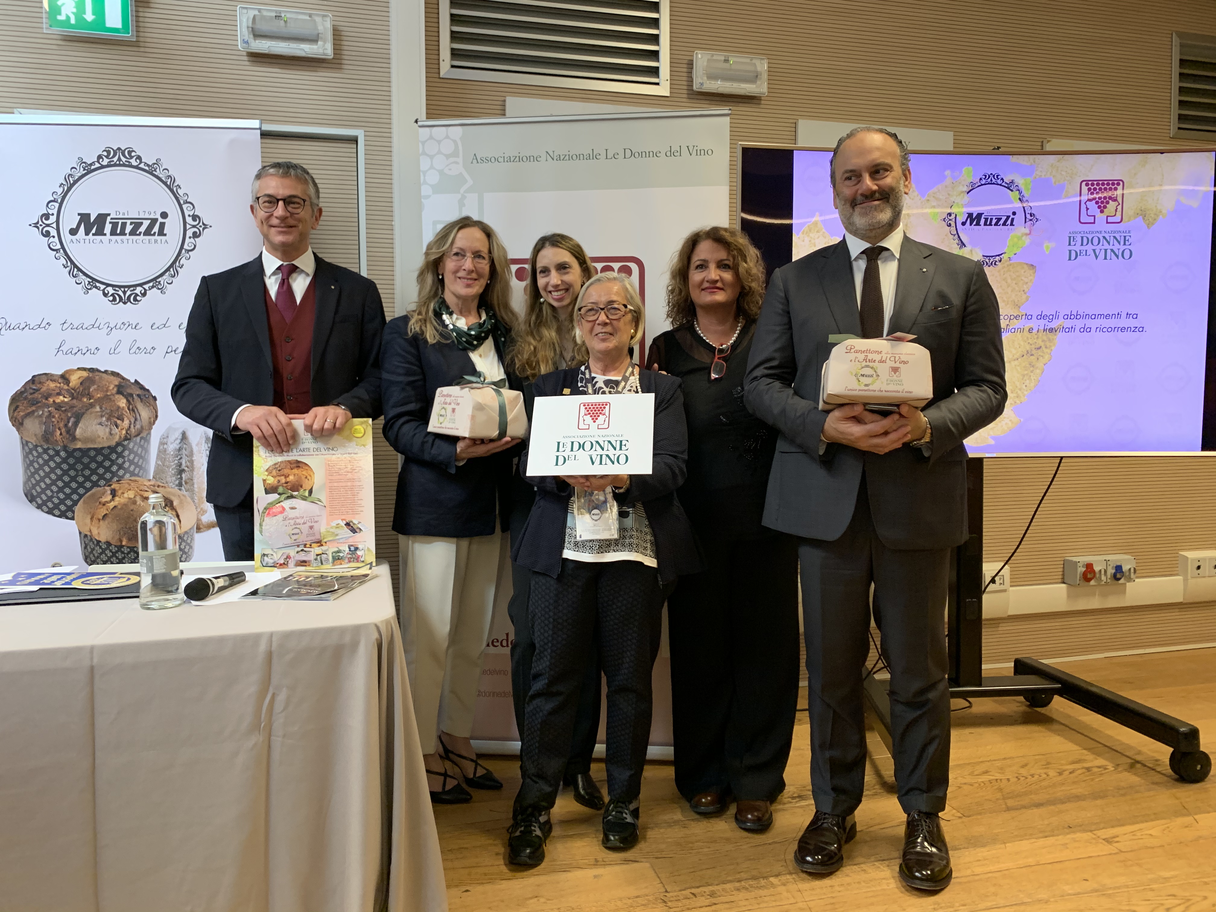 IL PANETTONE E L’ARTE DEL VINO: UNA GUIDA AGLI ABBINAMENTI IN TAVOLA
