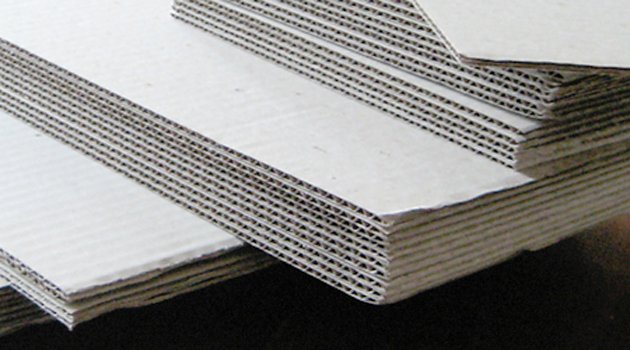 Il cartone ondulato: un materiale fatto di carta, ma non fragile quanto la carta
