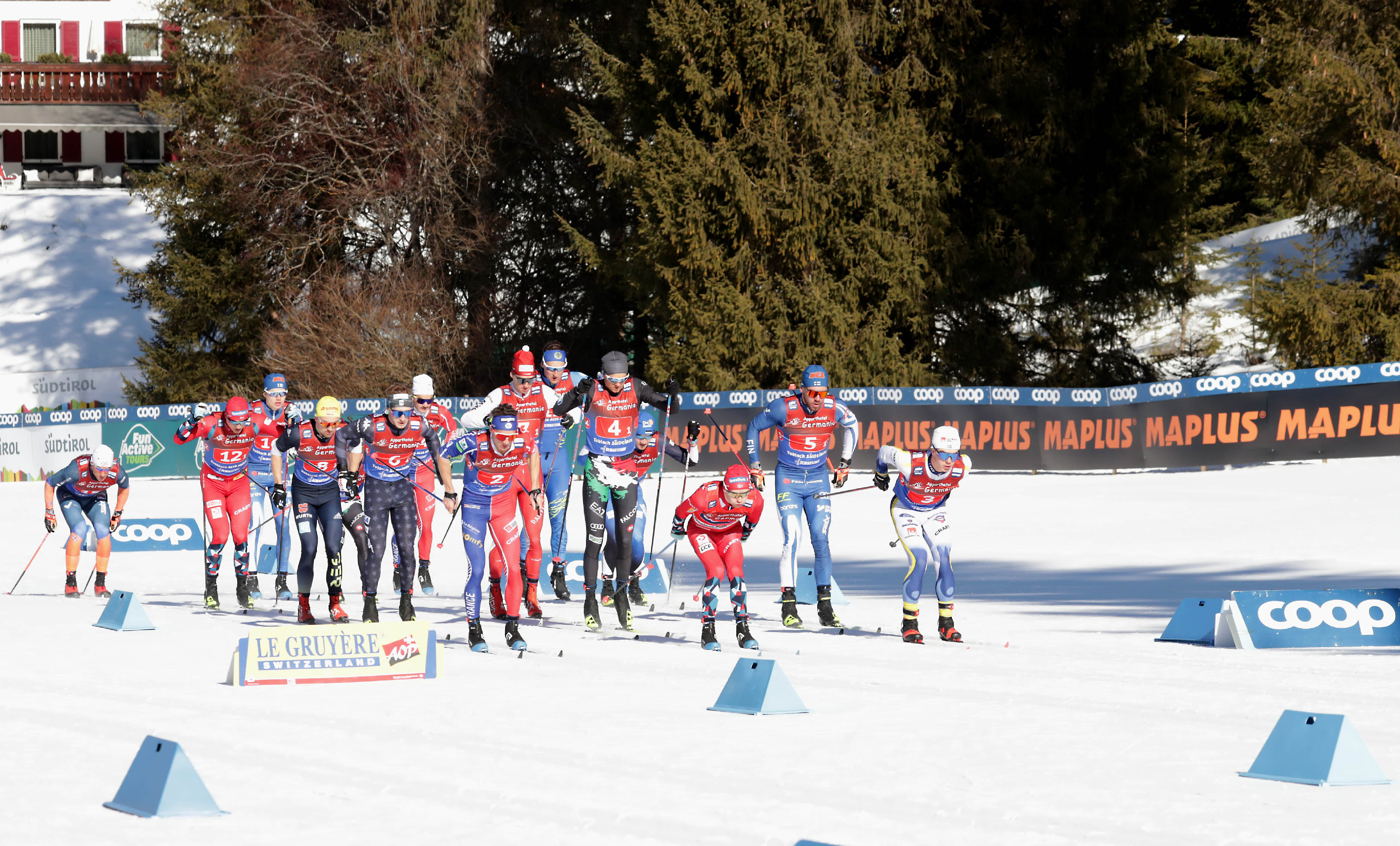 DALLA NORDIC ARENA ALLA VISTA 3 CIME. TOUR DE SKI CON I BOTTI A DOBBIACO