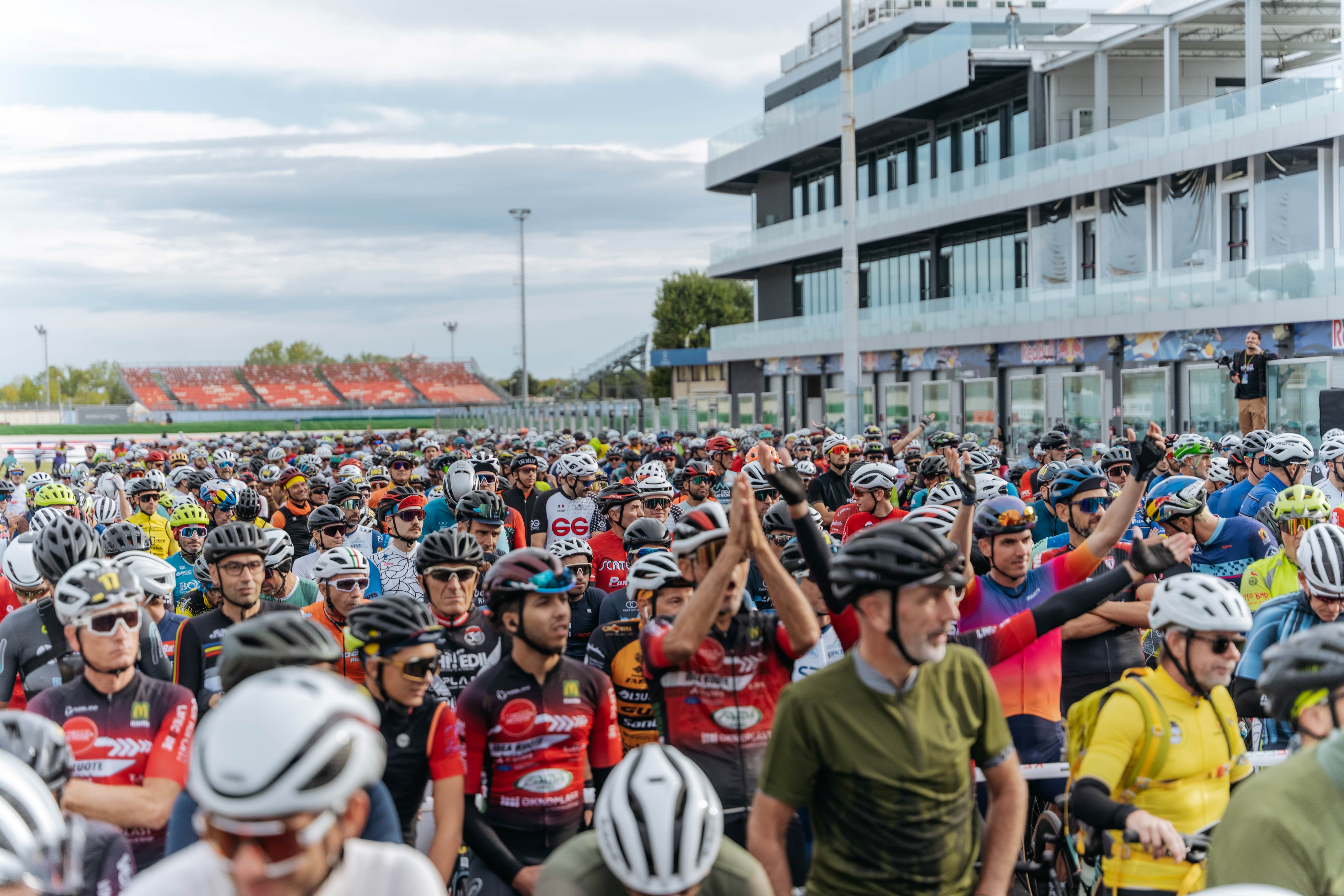 “LA GIALLA CYCLING” LA GRANDE SOCIAL RIDE DELL’ITALIAN BIKE FESTIVAL CHIUDE L’EDIZIONE 2024