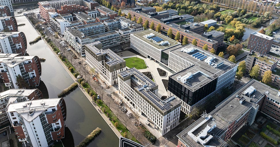 A DEN BOSCH, IN OLANDA, UN CAMPUS CHE GUARDA AVANTI: DERBIGUM FIRMA LA COPERTURA CIRCOLARE DEL NUOVO CAMPUS300