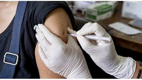 Covid, riparte la campagna vaccinale: disponibile il vaccino aggiornato alla variante XFG