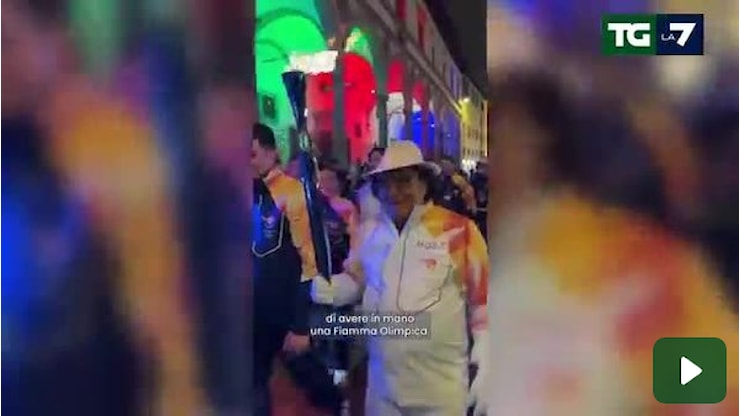 Al Bano porta la fiamma olimpica a Firenze: il video del momento emozionante - TGLA7