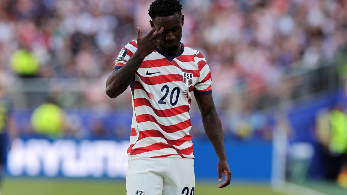 Balogun graziato dalla Fifa, il caso che agita i Mondiali. Squalifica congelata e Trump esulta