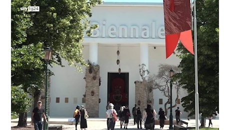 La Commissione Ue revoca i finanziamenti alla Biennale di Venezia per il caso del padiglione russo