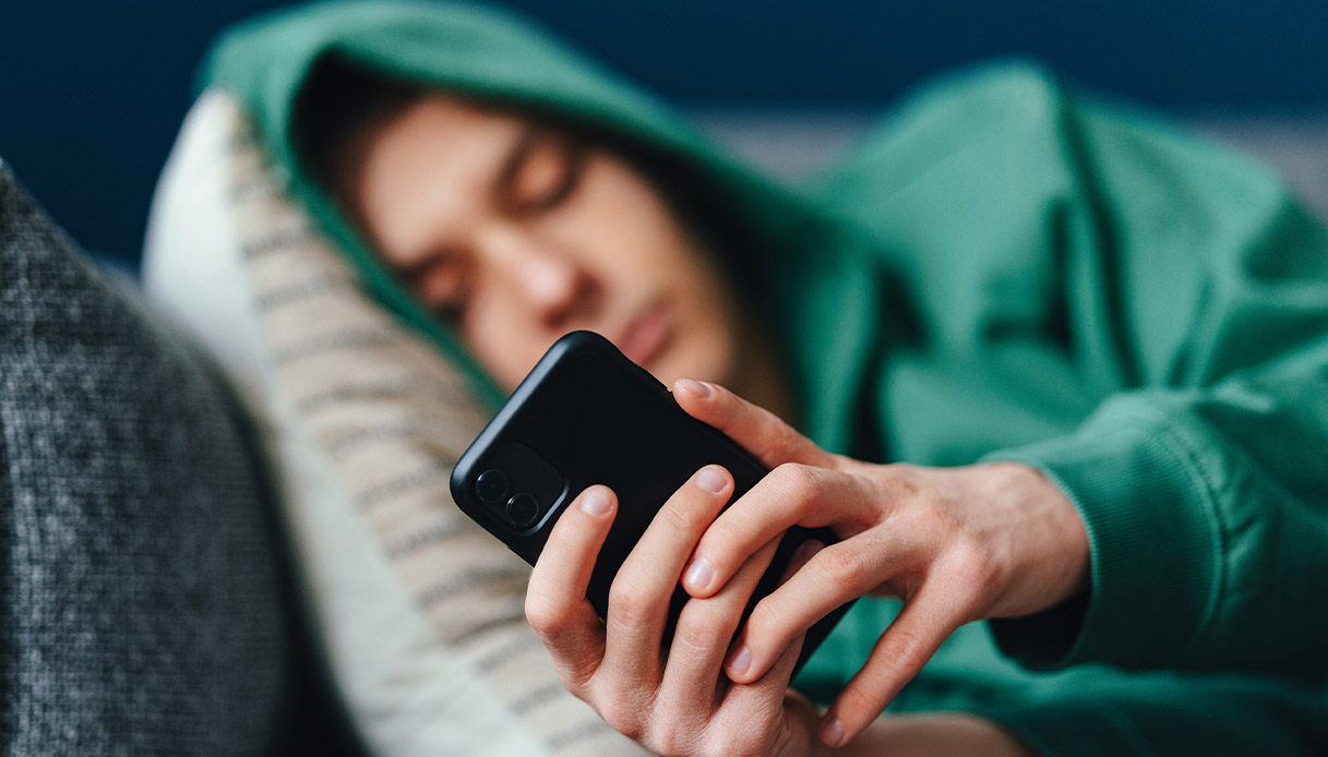 SONDAGGIO - Nel Regno Unito proposto il coprifuoco sui social per i ragazzi: lo vorresti anche in Italia?