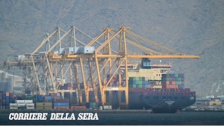 Iran chiude lo Stretto di Hormuz, nuovi raid Usa: la tensione torna a salire nel Golfo