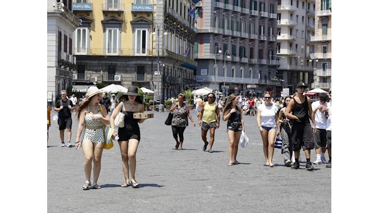 Ondate di calore, bollino arancione per Napoli e proroga dell'allerta per la Campania fino alle 20 di lunedì 20 luglio - Corriere Del Mezzogiorno