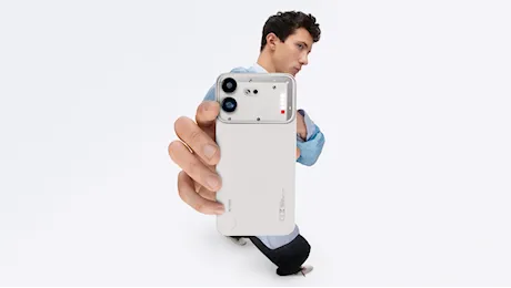 Nothing presenta lo smartphone Phone (4b) e gli auricolari Ear (3a)