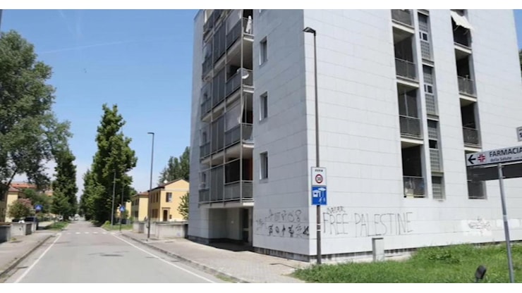Uccide la moglie in casa: il marito di 52 anni chiama la polizia, arrestato - RaiNews