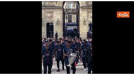 La Champions sulla terra rossa, festa Psg al Roland Garros tra trofei e polemiche sui rimpatri