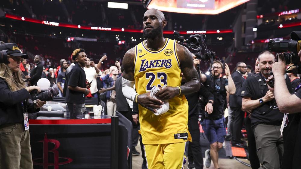 LeBron James continuerà a giocare, ma non per i Los Angeles Lakers