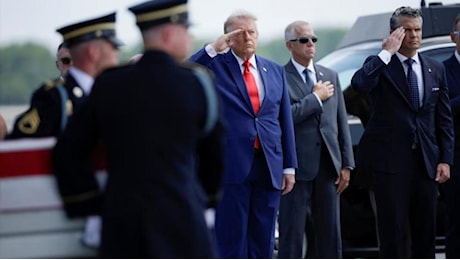 Trump: “Colpiamo duro, l’Iran non è pronto per un accordo”. Rientrano negli Usa le salme dei soldati