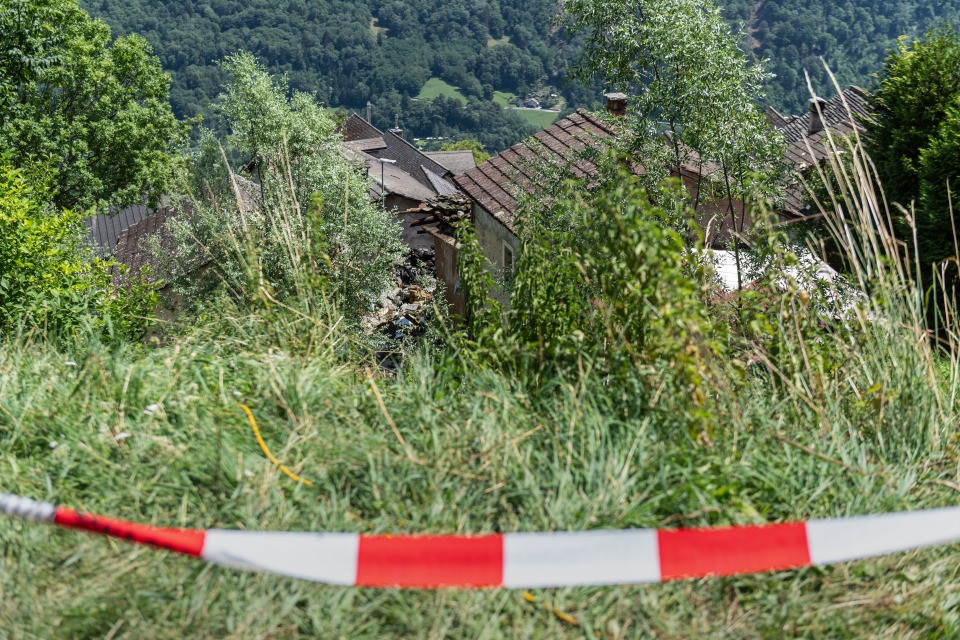 Una domenica di silenzio a Leontica: «Grande dignità della popolazione di fronte al dramma»