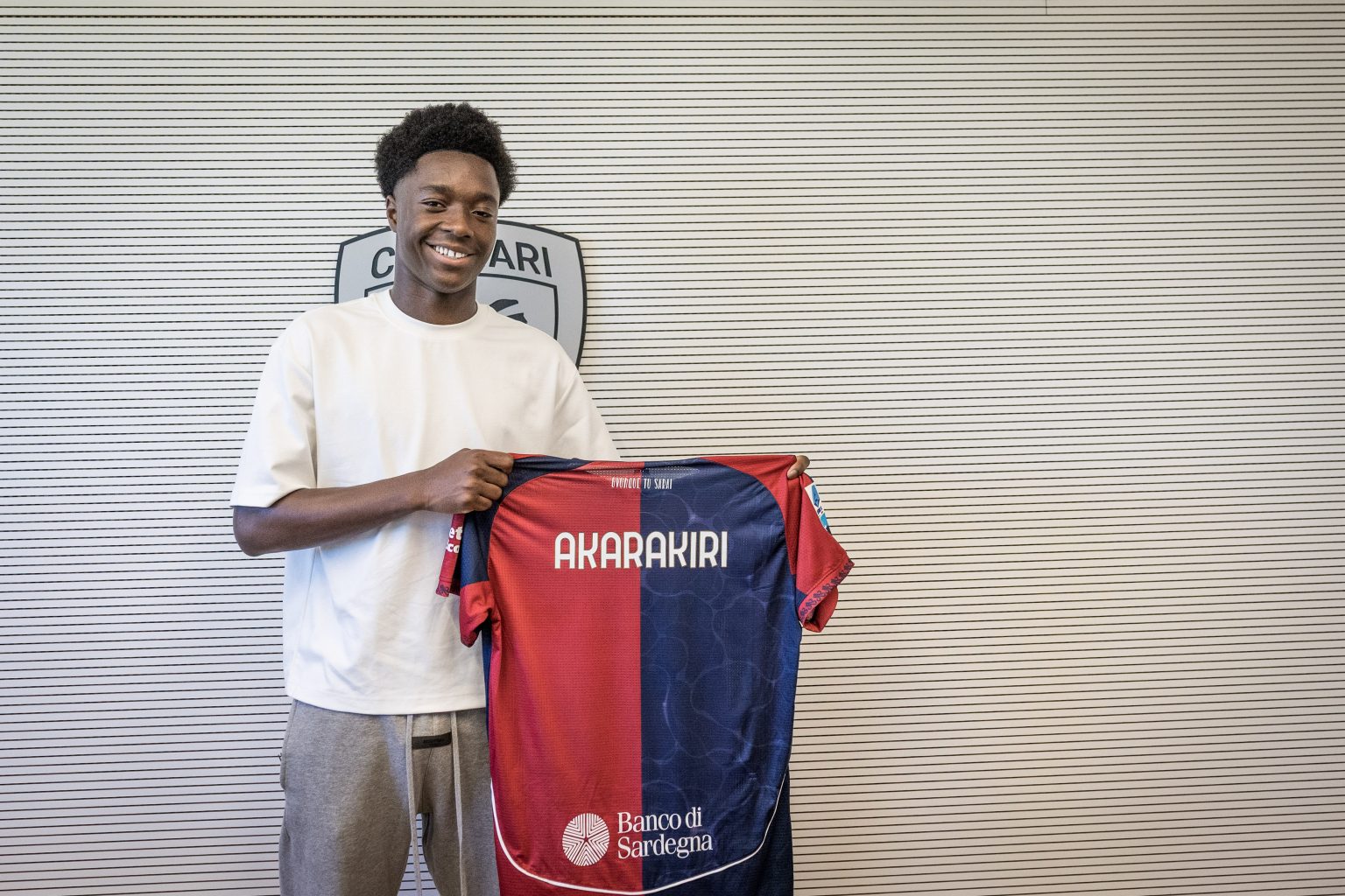 Akarakiri al Cagliari, le prime parole: «Non vedo l’ora di iniziare. Forza Casteddu!»