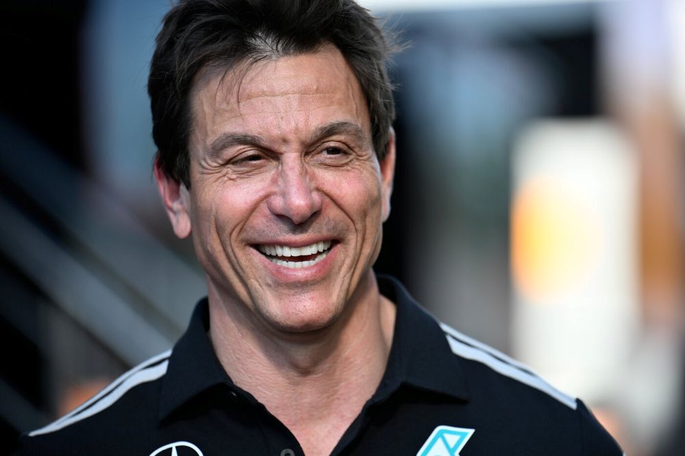 Toto Wolff elogia Antonelli: “Vittoria non da 19enne. Mercedes macchina migliore, ma abbiamo un problema di software…”