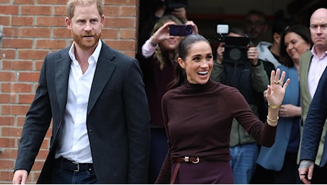 Harry e Meghan a Nottingham, la prima uscita pubblica che mette in ombra re Carlo