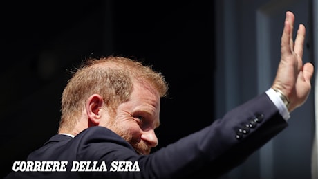 Buckingham Palace ritira l'invito a Harry, il principe perde la causa contro il Daily Mail