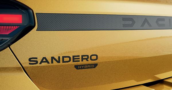 Dacia Sandero Stepway Full Hybrid 155, aperti gli ordini