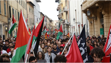 Torino e Pisa in piazza per Gaza, a Bologna le polemiche sul 7 ottobre