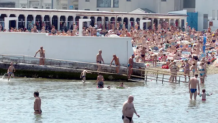 Trieste, violenta lite al “Pedocin” tra turisti e una triestina: «La divisione della spiaggia è sessismo da Medioevo» - Il Piccolo