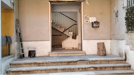 Deflagrazione ad Acilia: ordigno nell’androne, palazzo evacuato nella notte