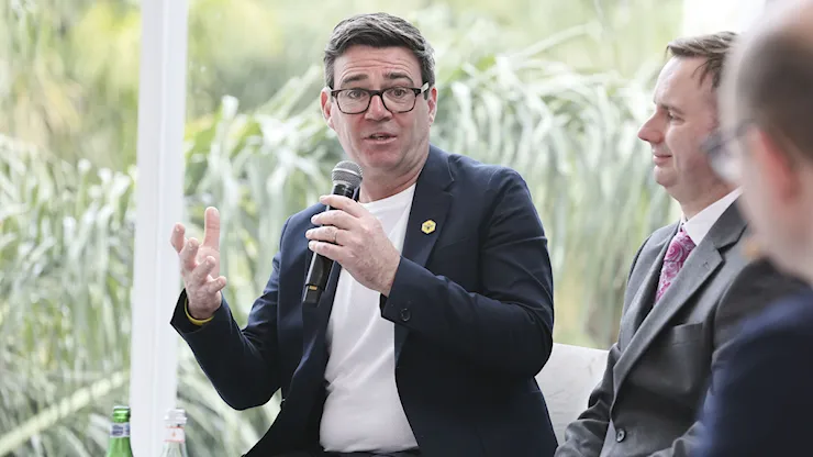 Burnham è il nuovo leader del Labour, da lunedì sarà premier in Gb al posto di Starmer: Pronto per il cambiamento - firstonline.info