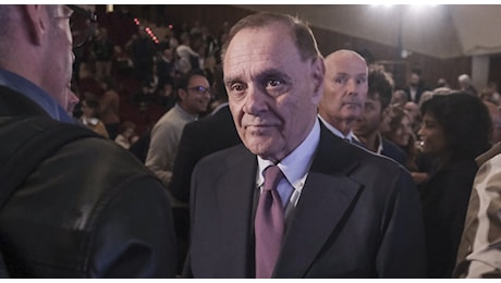 Clemente Mastella ha un tumore, la confessione in chiesa e la paura