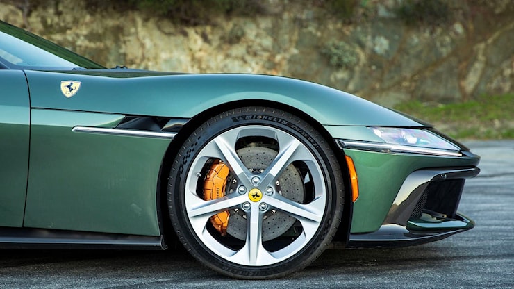 Ferrari 12Cilindri con cambio manuale: torna il V12 a tre pedali - ClubAlfa.it