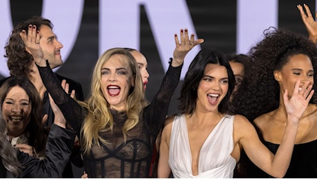 Kendall Jenner e Cara Delevingne, il chiarimento sulle voci: «Gli uomini fanno schifo»