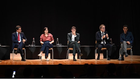 Centrosinistra, Conte accelera sul programma. Schlein frena sul leader