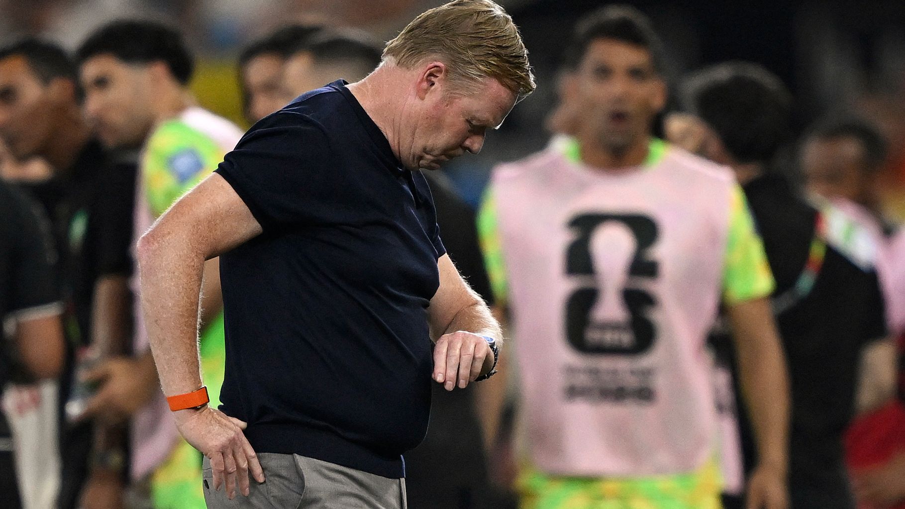 Malen in panchina per tutta la partita, il cambio modulo: Olanda, il ct Koeman a processo. Anche Ibrahimovic lo critica