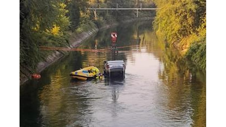 Tragedia a Senago, auto con 9 giovani a bordo finisce in un canale: tre morti - OglioPoNews
