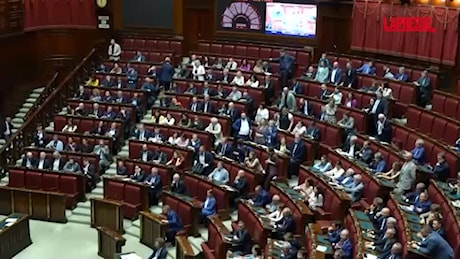 Legge Elettorale, in aula cartelli dell’opposizione contro il governo: “Meloni ha fallito”