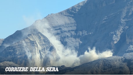 Frana sulla Tofana di Dentro, nube di polvere sulla Val Travenanzes