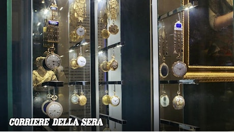 Furto alla Reggia di Venaria, rubati 26 orologi del Settecento: bottino da 150mila euro