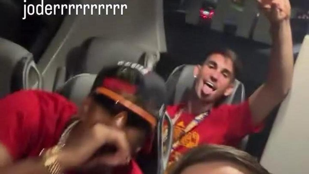 Mondiali, festa sul pullman della Spagna: la gioia di Gavi e compagni sulle note di Bad Bunny