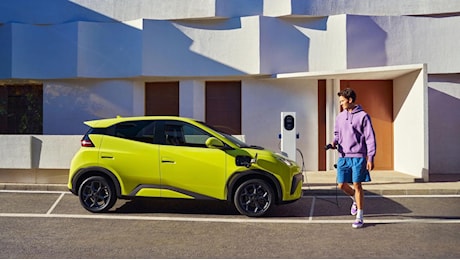 Caro carburanti, auto elettriche più convenienti? In Italia conta dove si ricarica