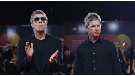 Biglietti Oasis, la truffa dei falsi codici di accesso per il concerto di Roma. Il Codacons: fino a 10mila euro a biglietto su siti di Secondary Ticketing