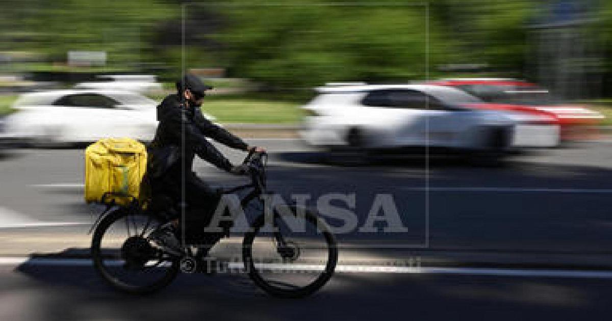Sciopero regionale dei rider. Chiedono il rispetto delle norme anti-caldo e tutele economiche