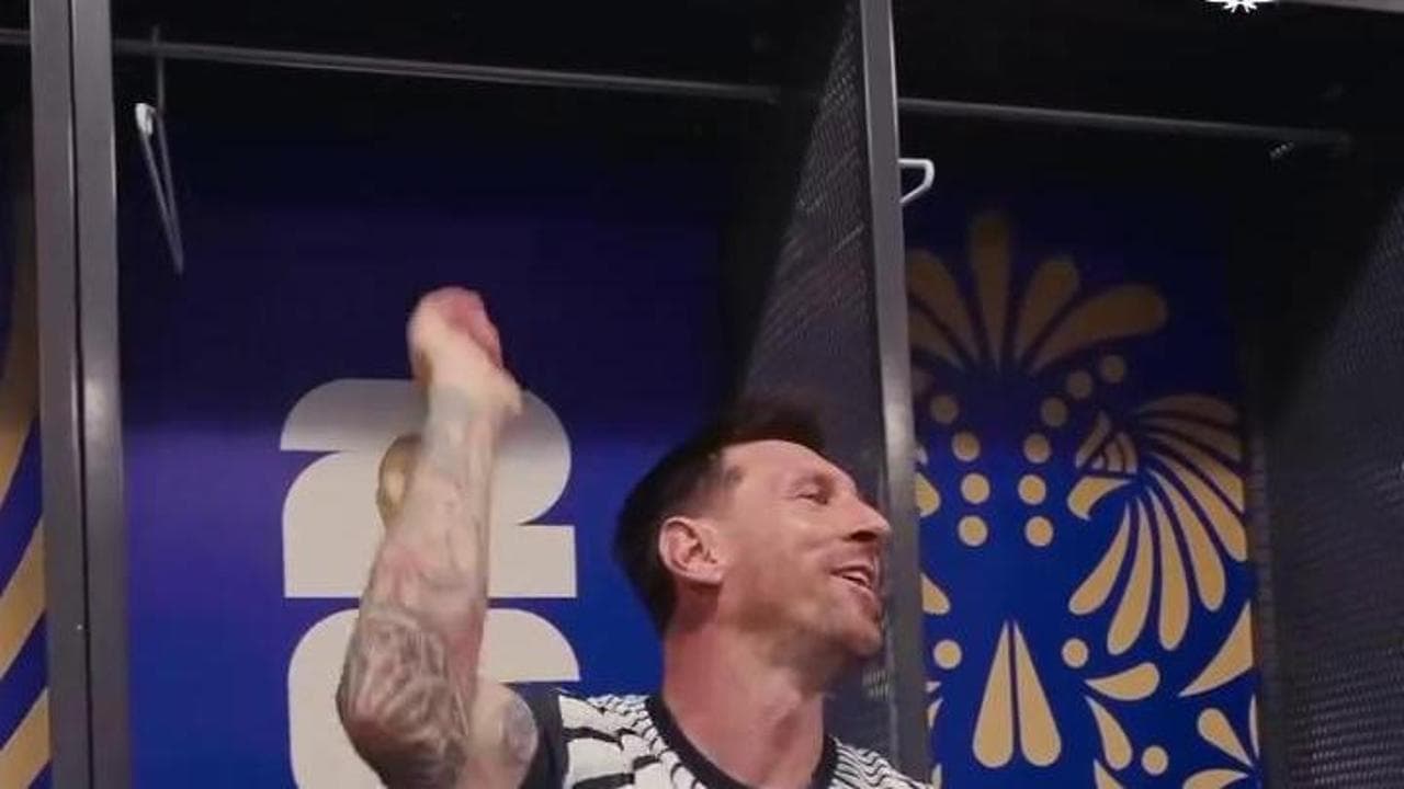 Mondiali, festa nello spogliatoio dell'Argentina. Messi e compagni cantano La quarta stella