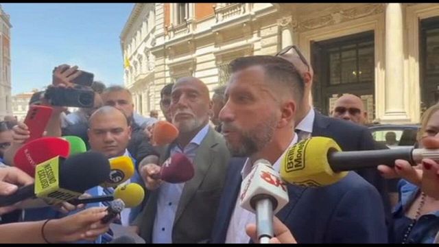 Comitato per la remigrazione consegna firme per la proposta di legge