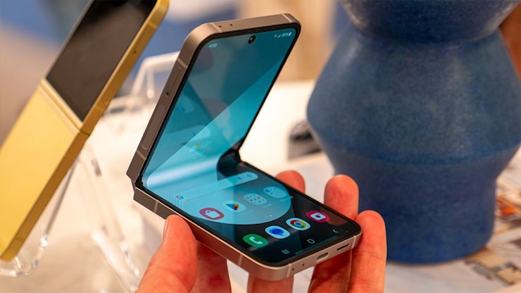 Samsung potrebbe interrompere la serie Galaxy Z Flip nel 2027: l'8 potrebbe essere l’ultimo modello della gamma - Multiplayer