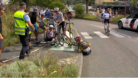 Tour de France 2026: brutta caduta per Vingegaard, costretto al ritiro nella 15.a tappa