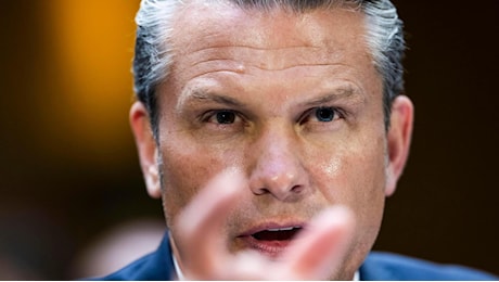 Trump minaccia l’Iran: “Non abbiamo finito”. Hegseth chiede altri 67 miliardi al Congresso