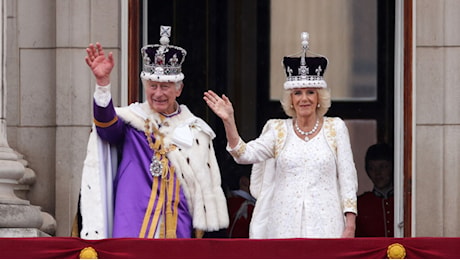 Re Carlo lascia Buckingham Palace e apre i conti: tasse record per la monarchia