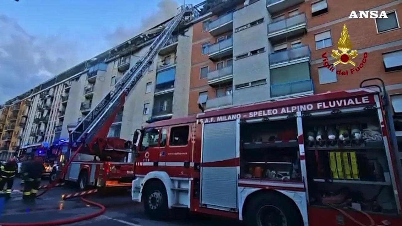 Milano, a fuoco un appartamento al sesto piano di un palazzo: due morti