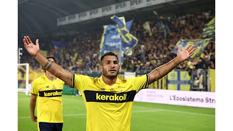 Modena-Verona 3-2, Belotti al 95' completa la rimonta: il Braglia esplode