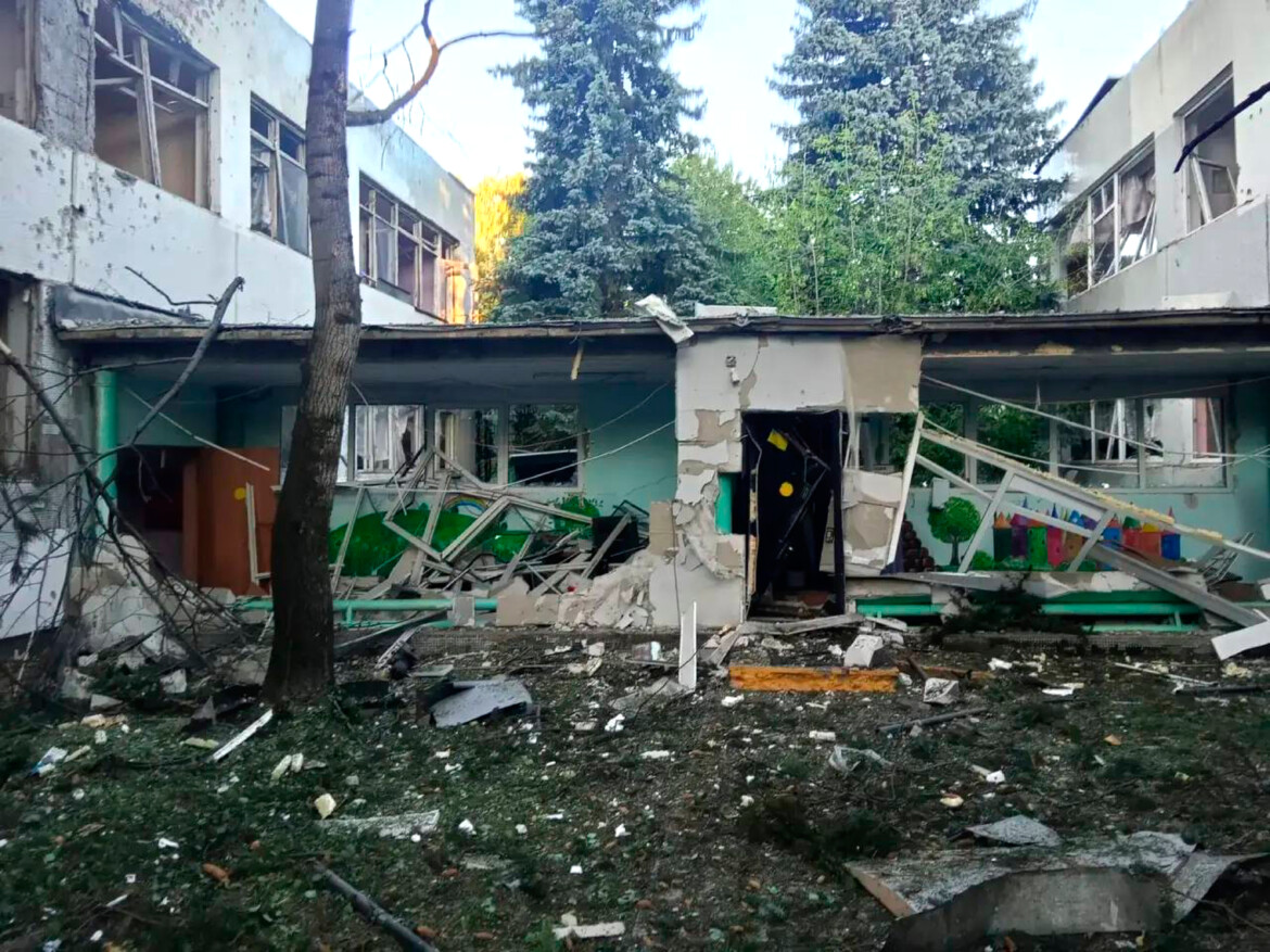 Droni ucraini su un magazzino russo, morti 8 operai