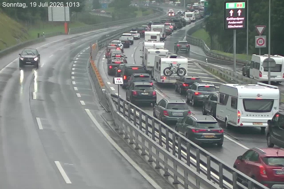 Altra giornata da bollino rosso al Gottardo, sono 12.5 i chilometri di colonna